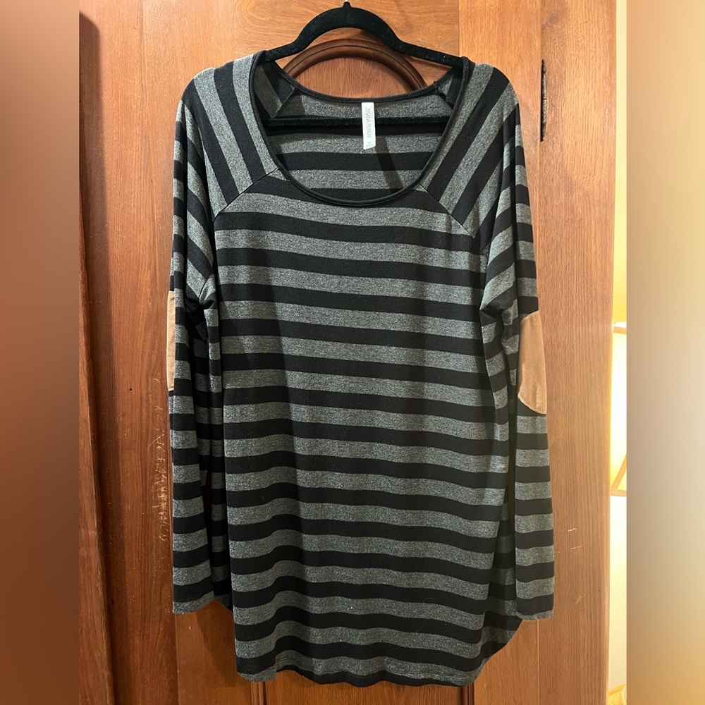 Zenana Outfitters Gray and Black Striped Long Sleeve Top